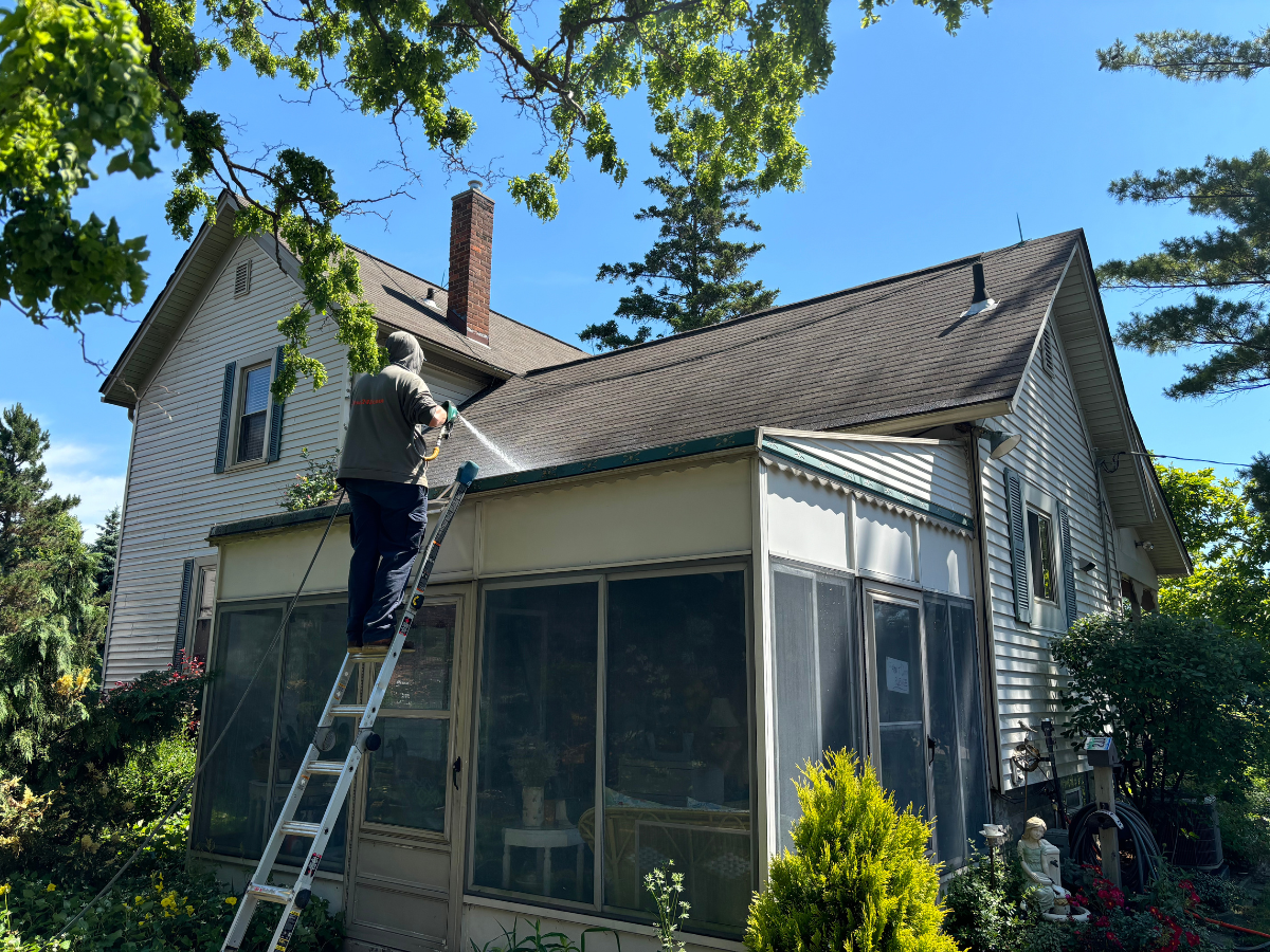 Gutter Cleaning in Oakland County, MI by Lake State Cleaning