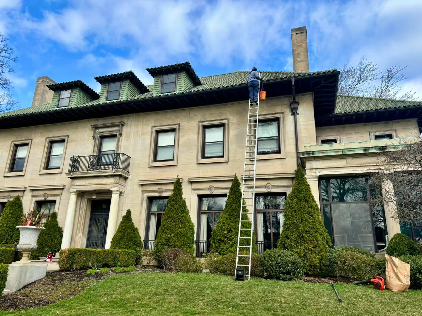 Gutter Cleaning - Lake State Cleaning Team